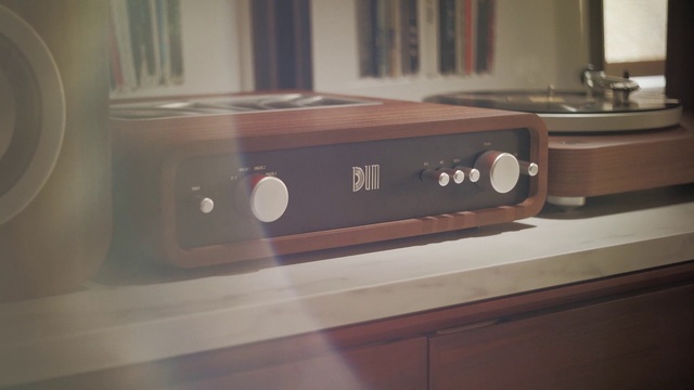 Video Reference: Brown, Wood, Gadget, Audio equipment, Gas, Hardwood, Wood stain, Multimedia, Electronic instrument, Media player