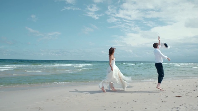Video Reference: Cloud, Water, Sky, People on beach, People in nature, Beach, Dress, Flash photography, Happy, Gesture