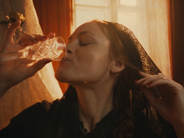 Video Reference: Lip, Eyebrow, Mouth, Ear, Eyelash, Neck, Flash photography, Gesture, Happy, Curtain