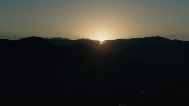 Video Reference: Atmosphere, Sky, Ecoregion, Mountain, Dusk, Afterglow, Sunset, Sunlight, Sunrise, Atmospheric phenomenon