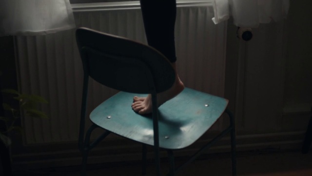 Video Reference: Furniture, Automotive design, Comfort, Flooring, Thigh, Wood, Knee, Human leg, Darkness, Leisure