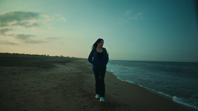 Video Reference: Cloud, Sky, Water, People in nature, Flash photography, Gesture, Happy, Coastal and oceanic landforms, Travel, Beach