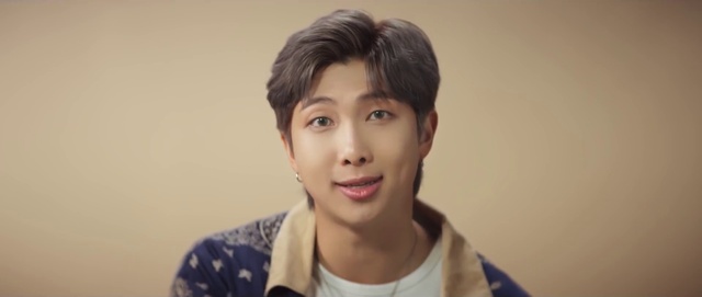 Video Reference: Forehead, Nose, Cheek, Smile, Lip, Eyelash, Flash photography, Jaw, Ear, Sleeve