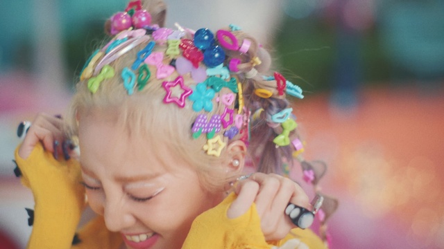 Video Reference: Head, Happy, Orange, Eyelash, Party supply, Smile, Baby, Leisure, Toddler, Headpiece