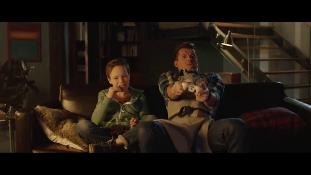 Video Reference: Flash photography, Guitar accessory, Musician, Entertainment, Music, Guitar, Performing arts, Comfort, Event, Houseplant