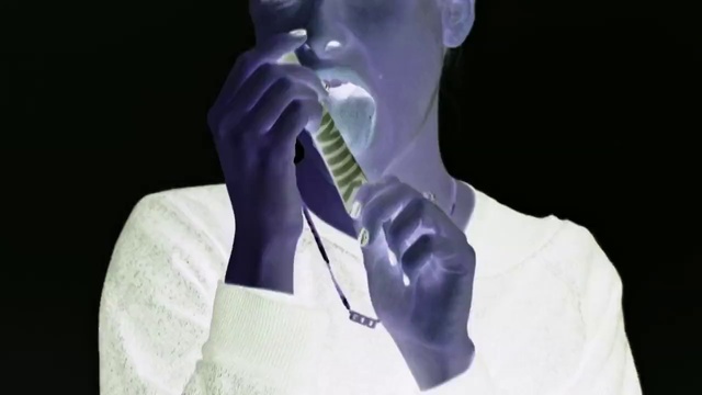 Video Reference: Hand, Shoulder, Eye, Eyelash, Neck, Human body, Jaw, Purple, Gesture, Violet