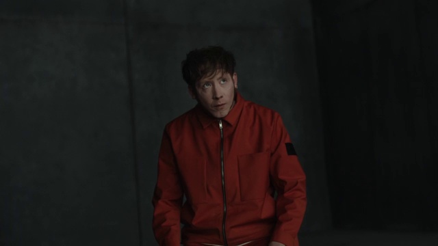 Video Reference: Sleeve, Dress shirt, Flash photography, Collar, Blazer, Elbow, Event, Darkness, Sitting, Button