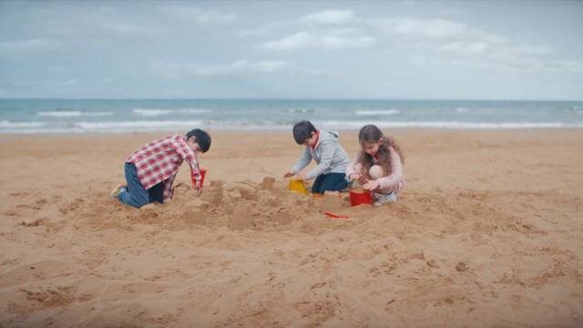 Video Reference: Water, Sky, Cloud, People on beach, Ecoregion, Beach, People in nature, Travel, Fun, Leisure