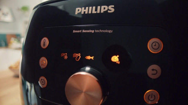 Video Reference: Point-and-shoot camera, Camera lens, Camera, Reflex camera, Digital camera, Audio equipment, Font, Cameras & optics, Lens, Camera accessory