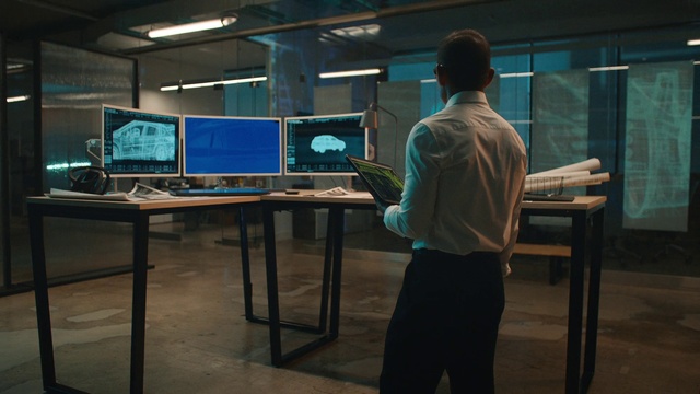 Video Reference: Computer, Personal computer, Computer monitor, Peripheral, Standing, Engineering, Table, Event, Display device, Desktop computer