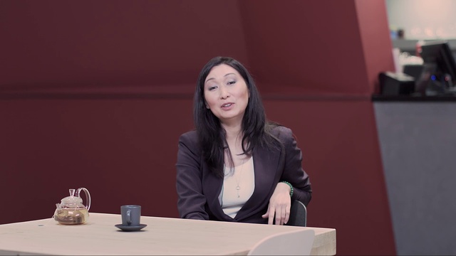 Video Reference: Table, Tableware, Spokesperson, Blazer, Microphone, Lipstick, Event, White-collar worker, Formal wear, Job