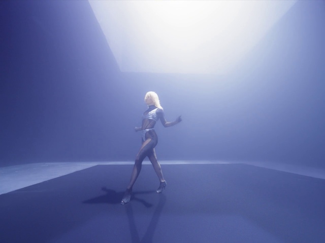 Video Reference: Sky, Performing arts, Entertainment, Flash photography, Electric blue, Lens flare, Choreography, Dance, Event, Music artist