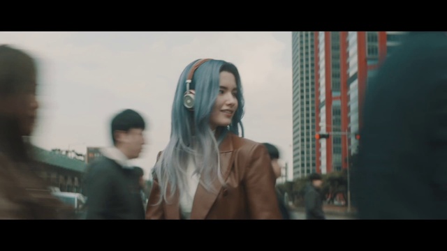 Video Reference: Smile, Flash photography, Happy, Street fashion, Fun, Eyewear, Event, Electric blue, City, Street