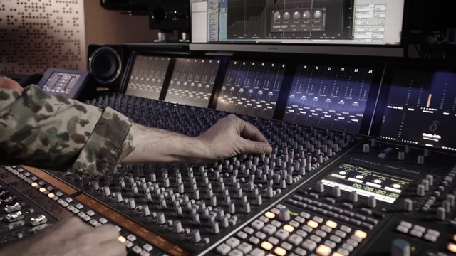 Video Reference: Mixing engineer, Audio equipment, Musical instrument accessory, Sound engineer, Engineering, Audio engineer, Machine, Broadcasting, Studio, Equalizer