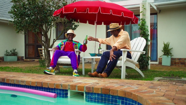 Video Reference: Water, Trousers, Plant, Umbrella, Green, Flowerpot, Swimming pool, Outdoor furniture, Window, Leisure