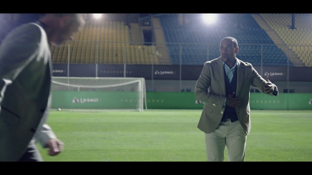 Video Reference: Gesture, Collar, Player, Grass, Blazer, Team sport, Sports, Formal wear, Lawn, Ball game