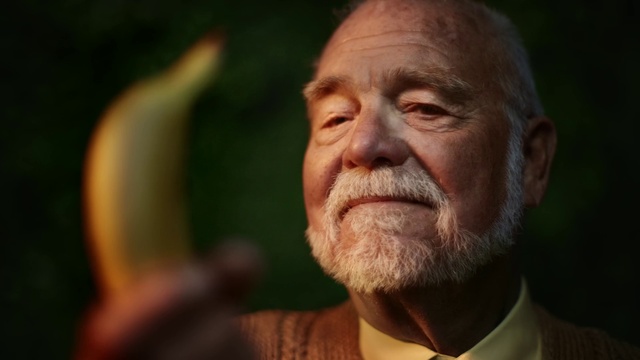 Video Reference: Forehead, Nose, Face, Chin, Beard, Human body, Ear, Gesture, Smile, Wrinkle