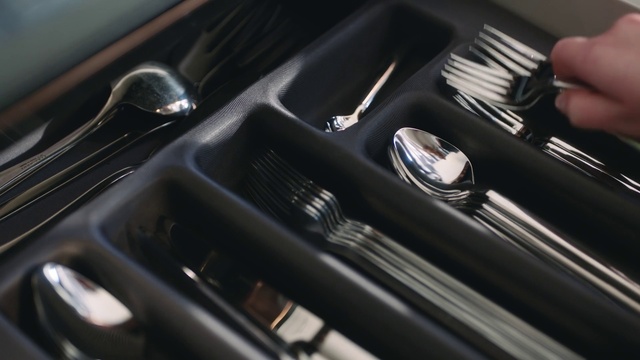 Video Reference: Vehicle, Grille, Hood, Motor vehicle, Car, Automotive lighting, Automotive design, Bumper, Automotive tire, Automotive exterior