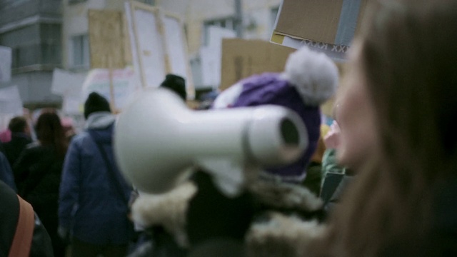Video Reference: Toy, Fun, Doll, Window, Event, Stuffed toy, Machine, Fur, Plastic, Animation