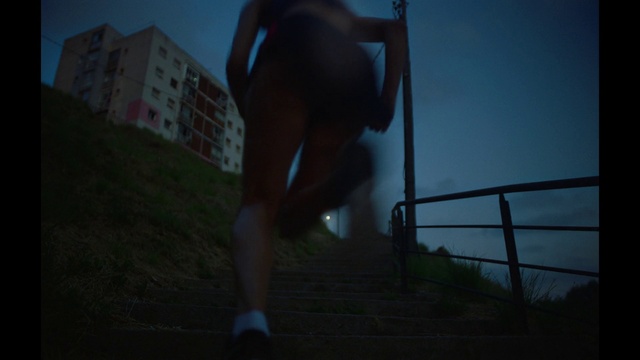 Video Reference: Atmosphere, Window, Leg, Sky, Flash photography, Knee, Thigh, Sportswear, Elbow, Calf