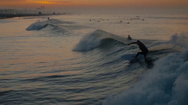 Video Reference: Water, Sky, Cloud, Surfing, Surfboard, Wind wave, Freezing, Sunset, Landscape, Skimboarding