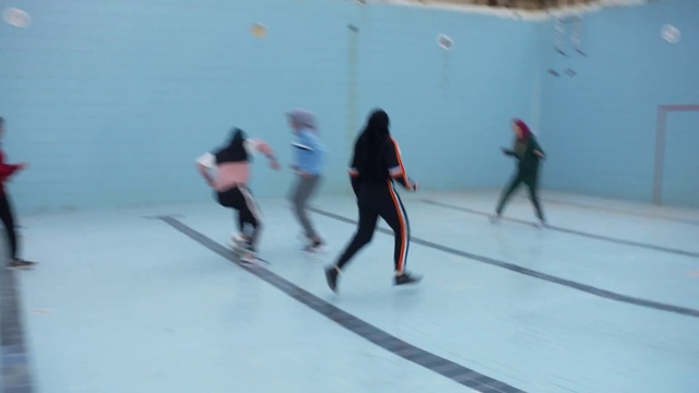 Video Reference: Sports equipment, Outdoor recreation, Ice rink, Knee, Player, Leisure, Sports, Skating, Team sport, Recreation