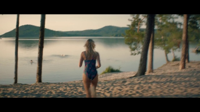 Video Reference: Water, Sky, Plant, People in nature, Flash photography, Tree, Happy, Wood, Sunlight, Lake