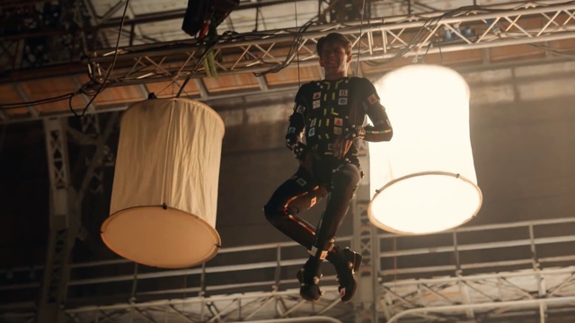 Video Reference: Fashion, Flash photography, Architecture, Entertainment, Electricity, Event, Performing arts, Wood, Metal, Ceiling