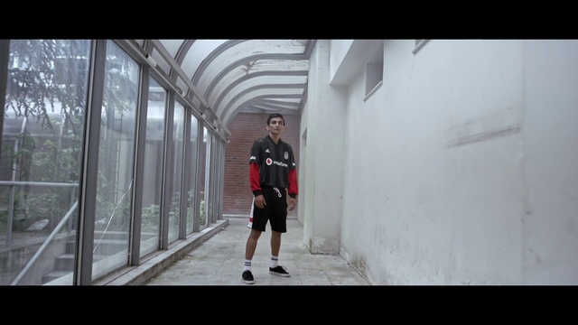 Video Reference: Footwear, Shorts, Street fashion, Style, Running, Sportswear, Knee, Leisure, Recreation, Symmetry