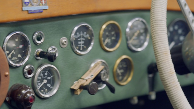 Video Reference: Motor vehicle, Gauge, Vehicle, Steering part, Steering wheel, Measuring instrument, Speedometer, Classic car, Classic, Machine