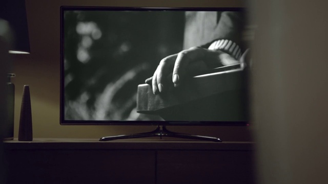 Video Reference: Flash photography, Output device, Gesture, Television set, Wood, Display device, Gadget, Automotive design, Flat panel display, Electronic device