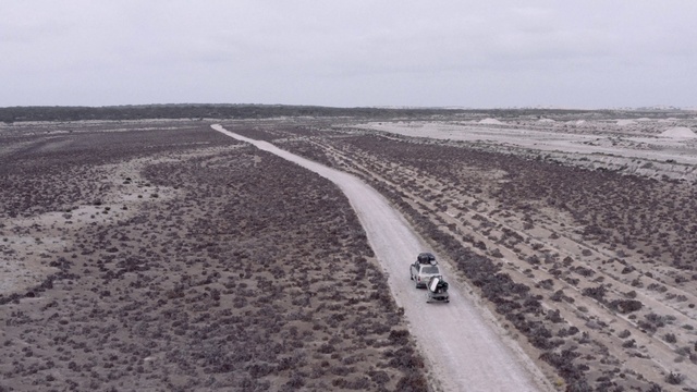 Video Reference: Sky, Tire, Automotive tire, Wheel, Road surface, Vehicle, Asphalt, Motor vehicle, Tar, Thoroughfare
