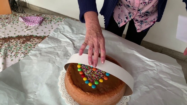 Video Reference: Food, Hand, Tableware, Table, Cake, Cake decorating, Recipe, Cake decorating supply, Ingredient, Cuisine