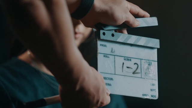 Video Reference: Hand, Finger, Gesture, Thumb, Font, Wrist, Nail, Event, Box, Elbow