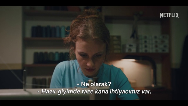 Video Reference: Flash photography, Jaw, Sleeve, Eyelash, Electric blue, Event, Darkness, Fun, Photo caption, Room