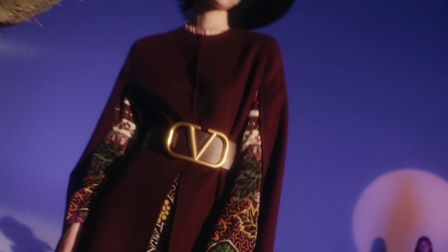 Video Reference: Azure, Sleeve, Eyewear, Font, Street fashion, Fashion design, Magenta, Electric blue, Jewellery, Event