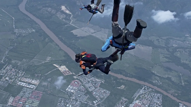 Video Reference: Tandem skydiving, Parachuting, Parachute, Windsports, Stunt performer, Paragliding, Leisure, Recreation, Air sports, Air travel