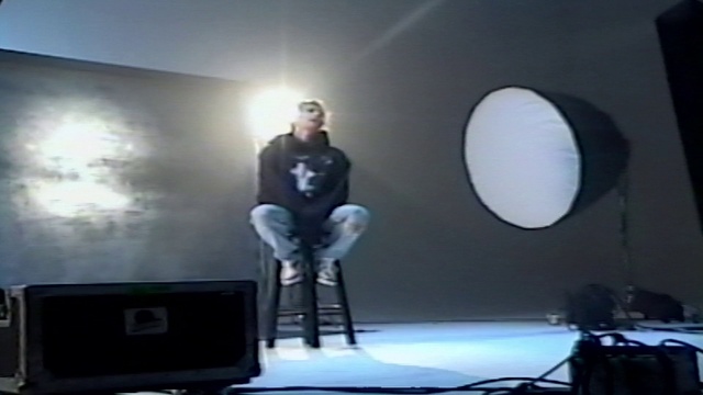 Video Reference: Flash photography, Entertainment, Performing arts, Audio equipment, Stage, Technology, Electronic device, Event, Performance art, Music artist