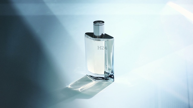 Video Reference: Liquid, Bottle, Water, Fluid, Drinkware, Solution, Gas, Cylinder, Glass bottle, Solvent