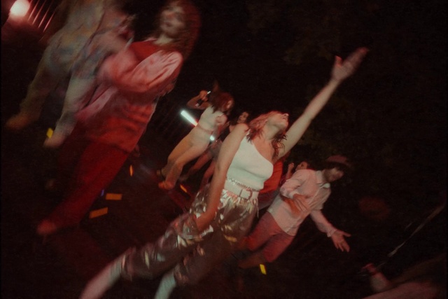 Video Reference: Flash photography, Entertainment, Performing arts, Music, Magenta, Event, Fun, Performance art, Dance, Crowd