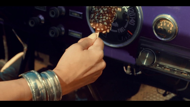 Video Reference: Hand, Automotive lighting, Motor vehicle, Vehicle, Gesture, Finger, Gauge, Automotive design, Speedometer, Steering wheel