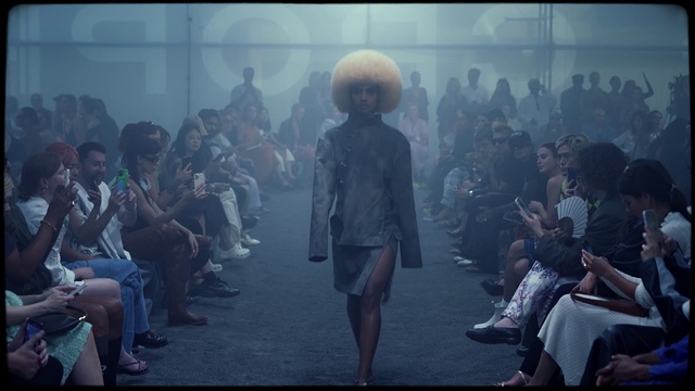 Video Reference: Flash photography, Atmospheric phenomenon, Entertainment, Event, Fashion design, Electric blue, Darkness, City, Visual arts, Performing arts