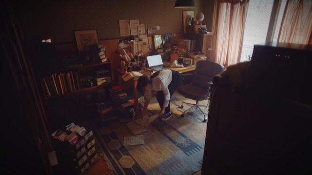 Video Reference: Computer, Window, Personal computer, Table, Wood, Building, Computer keyboard, Floor, Audio equipment, Flooring