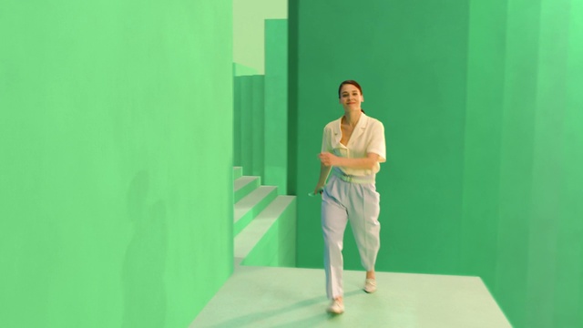 Video Reference: Green, Sleeve, Gesture, Knee, Flooring, Elbow, Shorts, Balance, Wrist, Fashion design