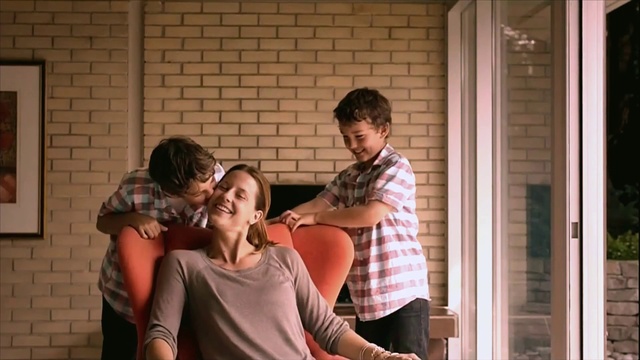 Video Reference: Smile, Flash photography, Interaction, Happy, Comfort, Leisure, T-shirt, Fun, Door, Event