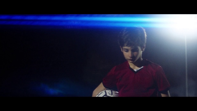 Video Reference: Cloud, Flash photography, Sky, Entertainment, Music artist, Performing arts, Music, Visual effect lighting, Audio equipment, T-shirt