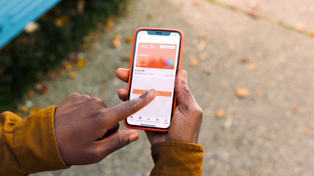 Video Reference: Hand, Mobile phone, Communication Device, Telephony, Mobile device, Portable communications device, Gadget, Gesture, Finger, Thumb