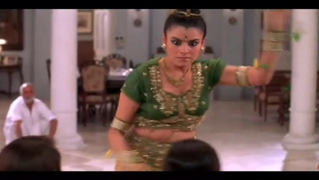 Video Reference: Gesture, Adaptation, Fashion design, Fun, Necklace, Event, Jewellery, Trunk, Entertainment, Thigh