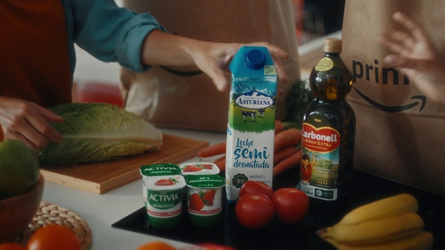 Video Reference: Food, Ingredient, Bottle, Plum tomato, Natural foods, Bush tomato, Condiment, Table, Recipe, Whole food