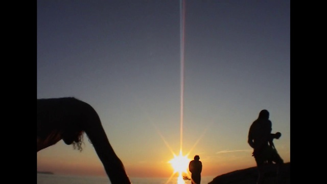 Video Reference: Sky, Water, People in nature, Afterglow, Gesture, Sunlight, Happy, Flash photography, Dusk, Sunrise